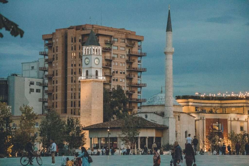 Die Et'hem-Bey-Moschee in Tirana, Albanien - Ein Highlight unter den Sehenswürdigkeiten von Tirana