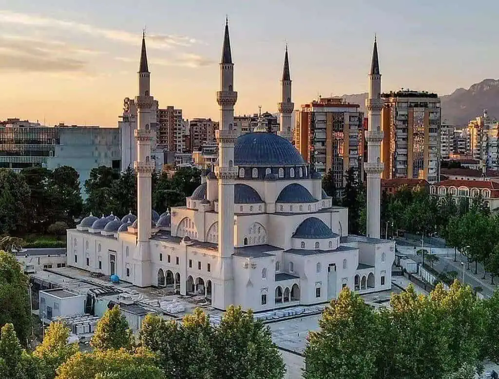 Die Große Moschee von Tirana, Albanien - Ein bedeutendes religiöses Zentrum und architektonisches Meisterwerk