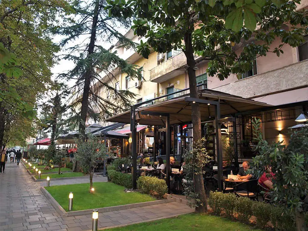 Cafés in Tirana, Albanien - Genussvolle Momente und lebendige Kaffeehauskultur