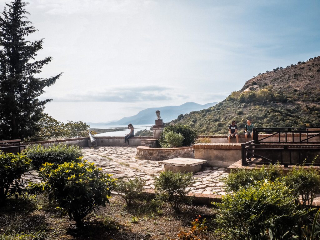 Panoramablick auf die historische Stätte von Butrint in Saranda, Albanien.