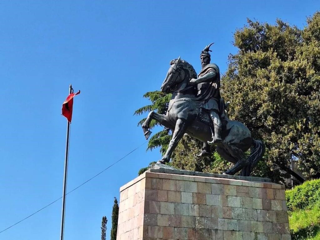 Skanderbeg-Denkmal in Kruja, Albanien